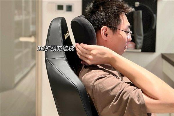 机械臂” 傲风M6电竞椅太超纲了pg电子免费模拟器“按摩+空调+(图2)