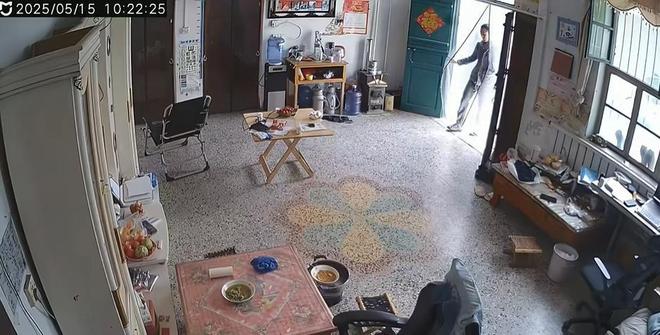秘密老公却声称是误会网友表示：教教我pg电子模拟器试玩女子在监控发现老公(图2)